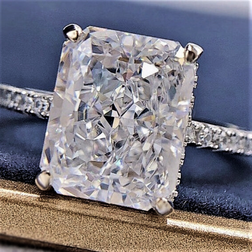 Solitario "Radiant Splendor" con diamante sintético