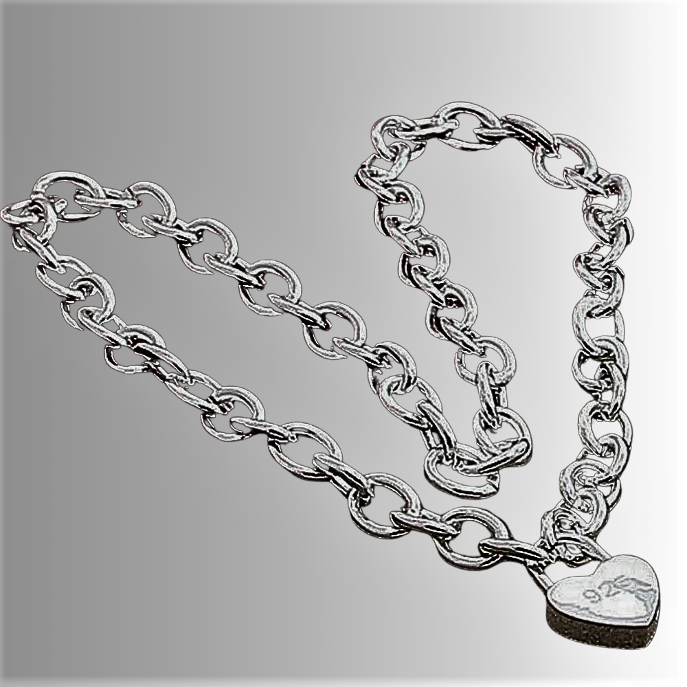 Collar “Safe Love”: la elegancia de un candado de amor