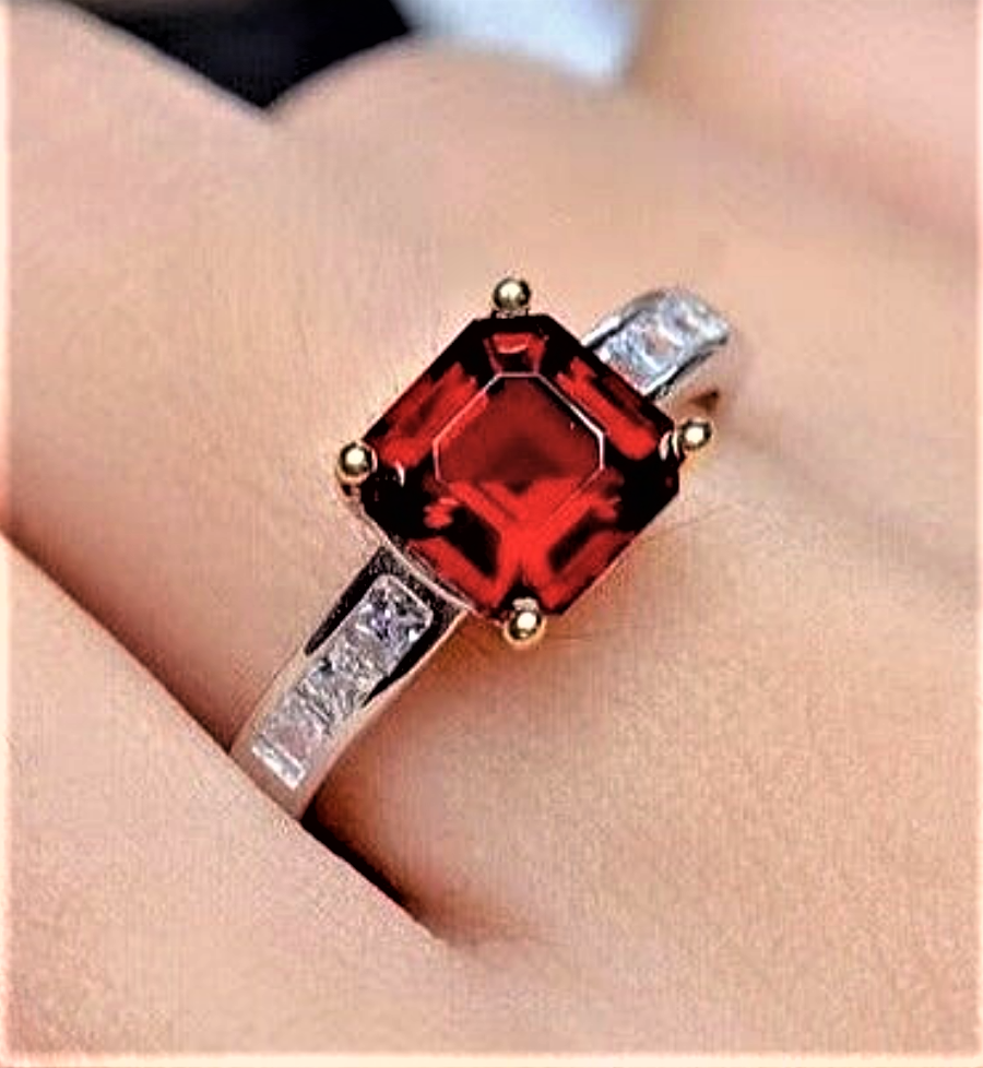 Anillo con Granate Natural de Mozambique