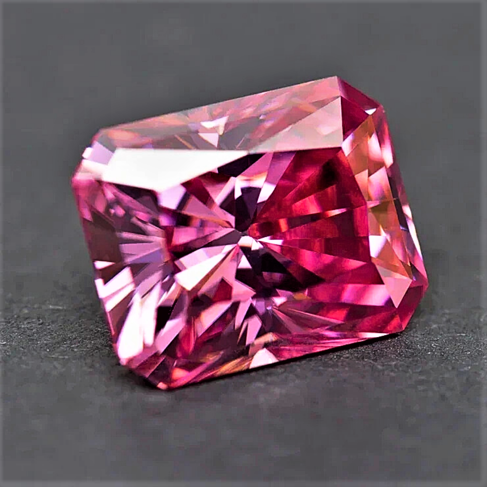 Moissanite Rosa Intenso Taglio Radiant Certificata