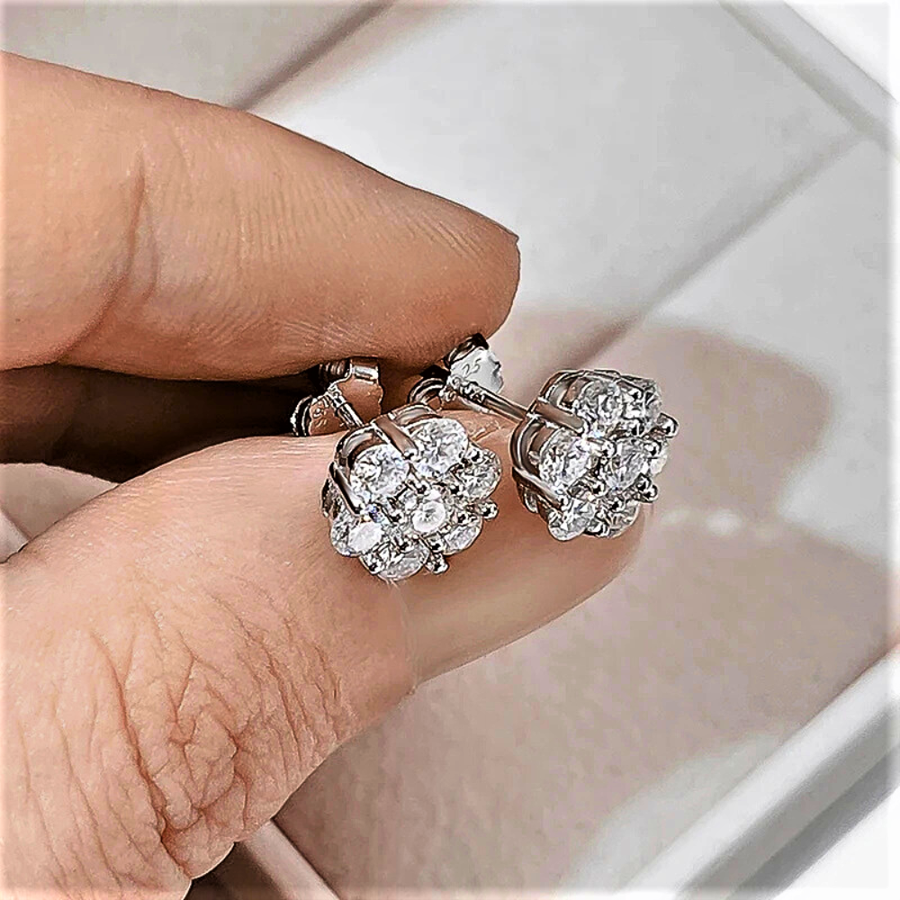 Orecchini a Fiore con 14 Moissaniti: Eleganza Brillante, Stile Senza Tempo