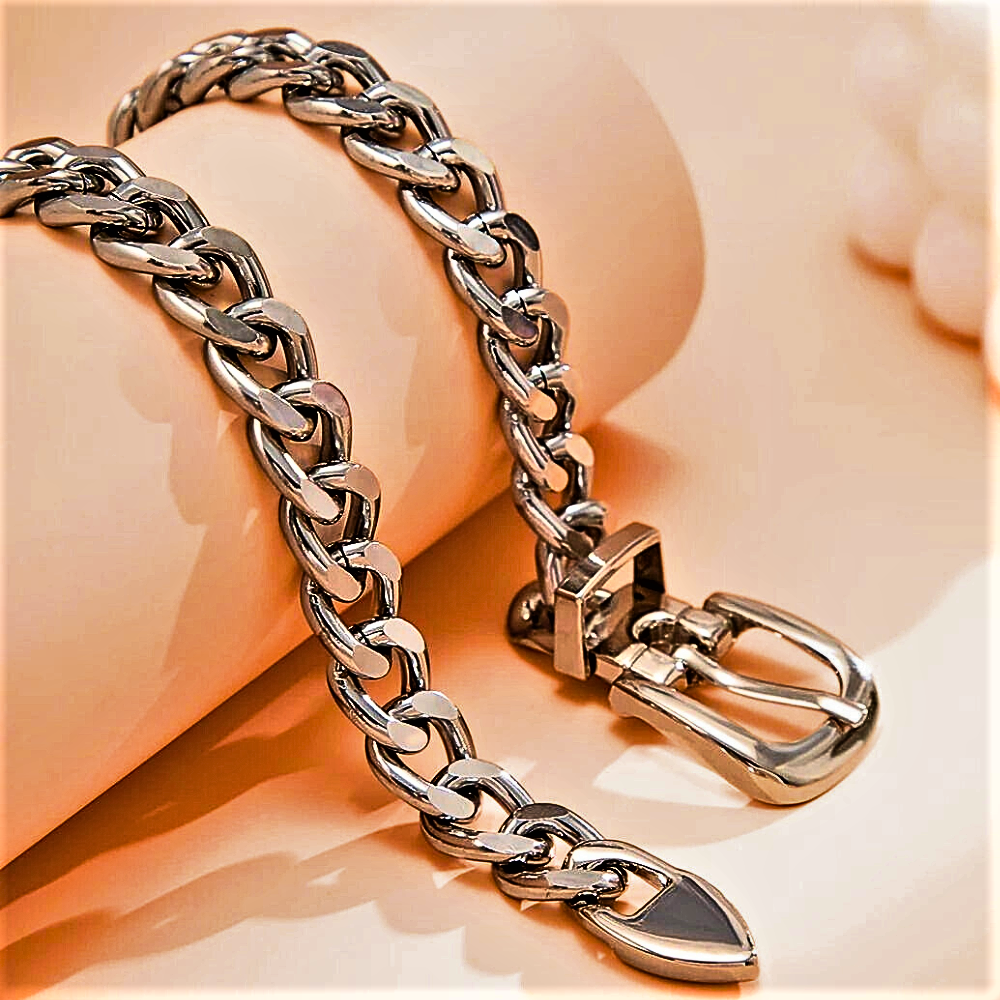 Collar "Shiny Buckle": ilumina tu estilo