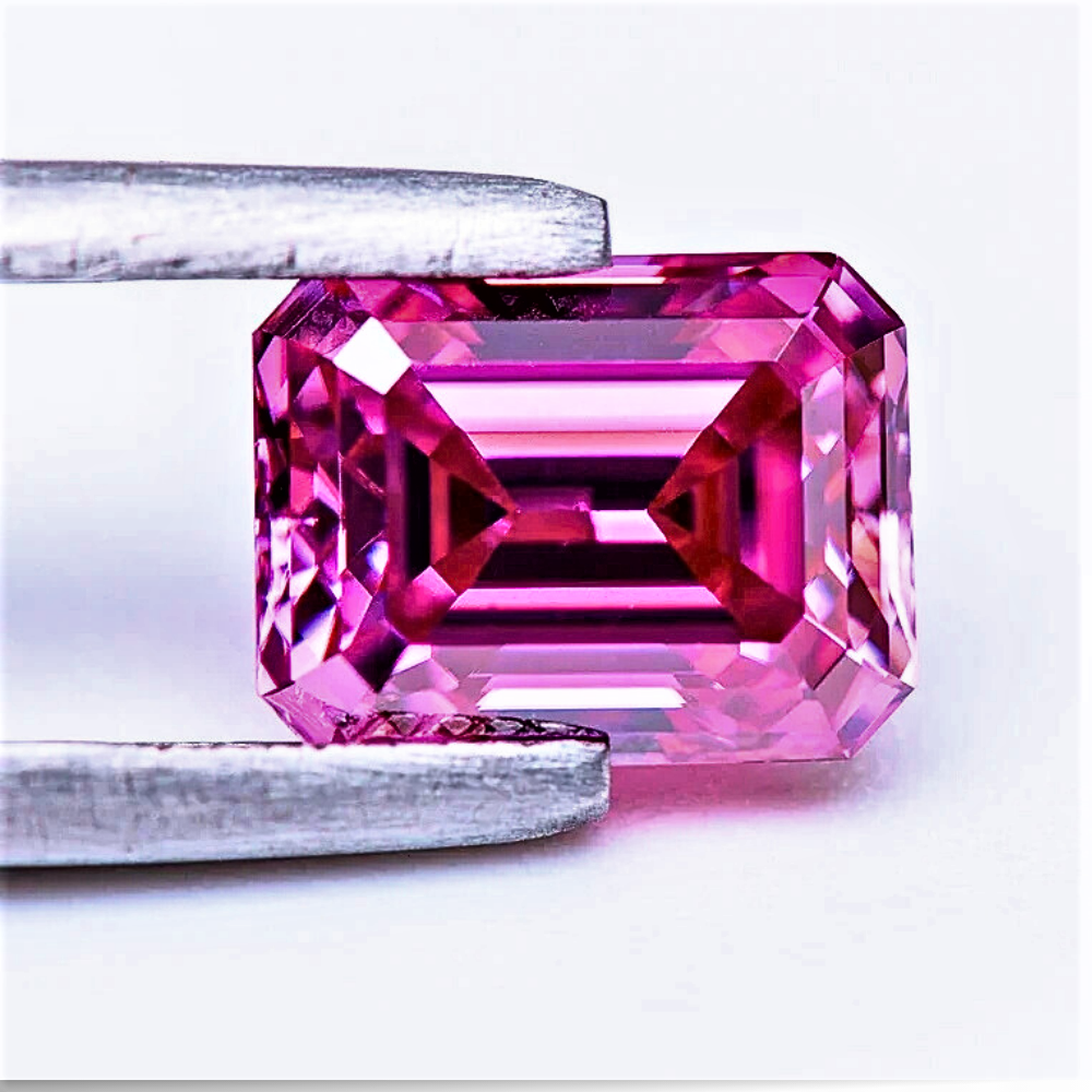 Moissanite Rosa Intenso Taglio Smeraldo Certificata