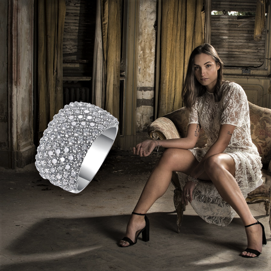 Fascia Bombata con Moissaniti: Pavé Luminoso da 2,61 Carati Certificati