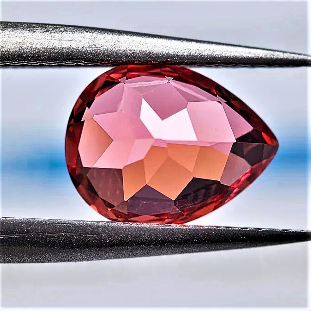 Zaffiro Padparadscha Lab Grown Taglio Goccia Certificato