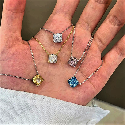 Mini Collezione di Collane con Diamanti e Zaffiri Taglio Asscher