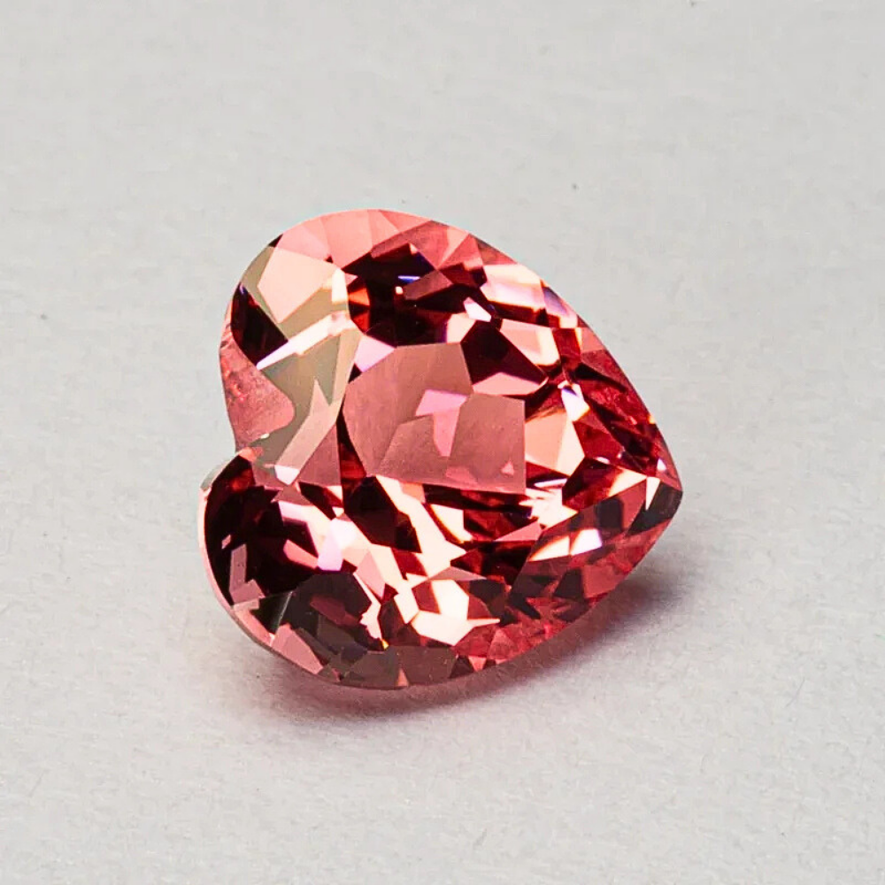 Zaffiro Padparadscha Lab Grown Taglio Cuore con Certificato