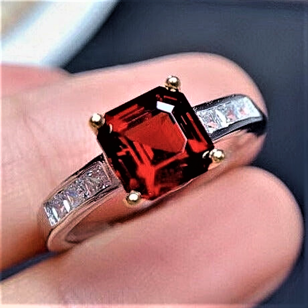 Anillo con Granate Natural de Mozambique