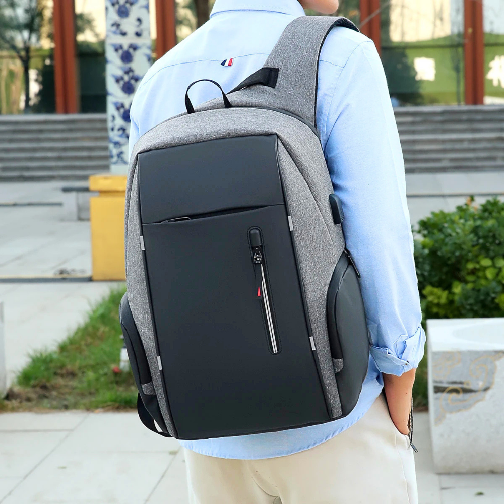 Zaino a Grande Capacità con Porta USB