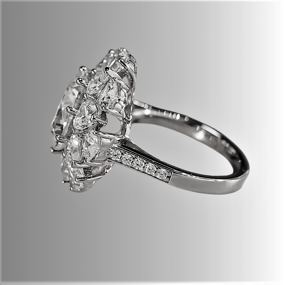 Anello "Fiore di Luce" con Moissanite da 5 ct circondata da Cuori: Un’Eclissi di Eleganza