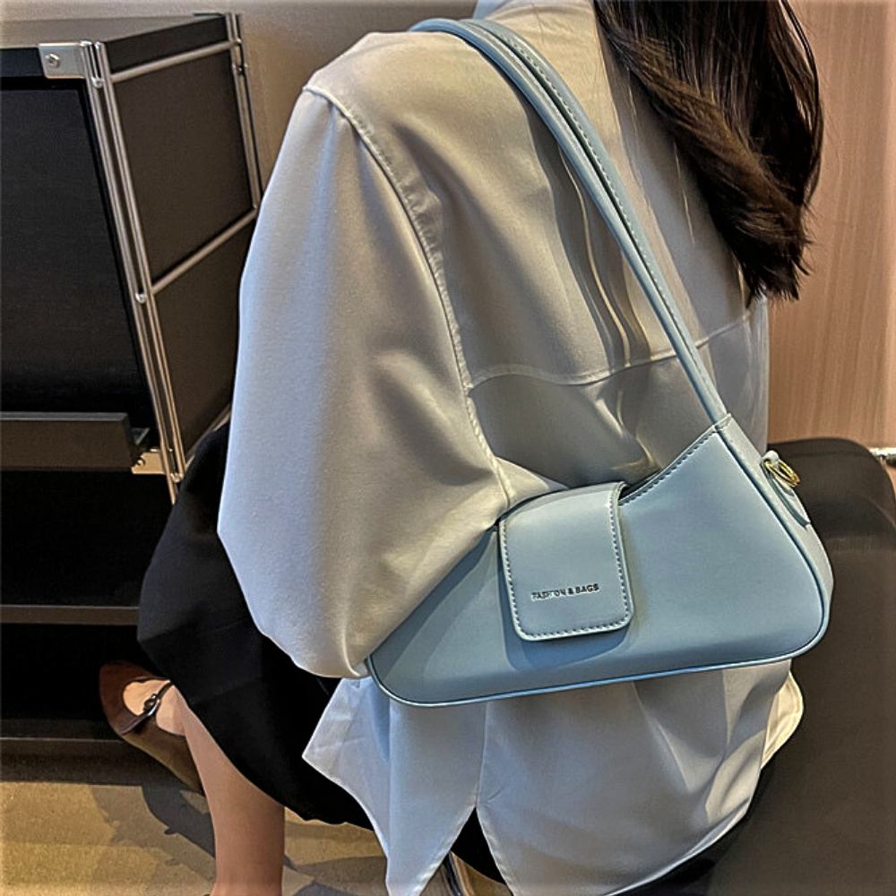 Bolso Mini Baguette Elegancia y Sofisticación en un Diseño Atemporal