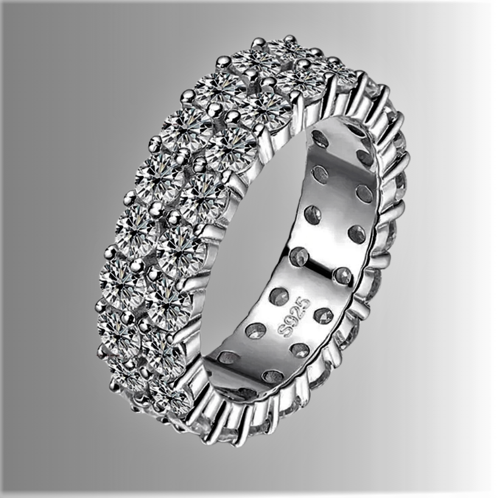 Anello a Fascia con Moissaniti: Eleganza Senza Tempo da 4,5 Carati!