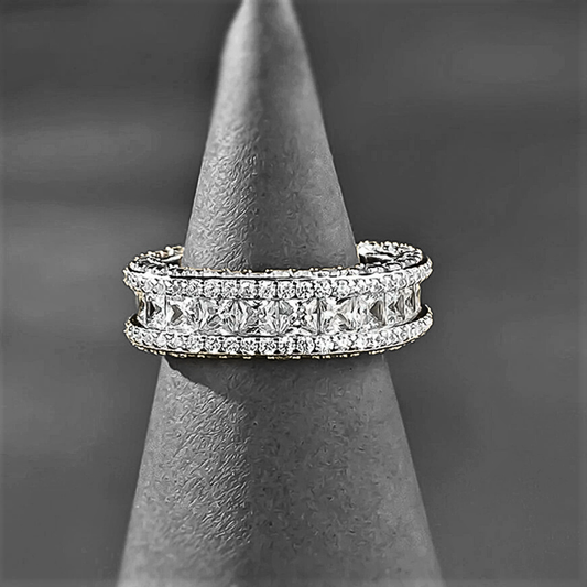 Fede Quadrata con Diamanti Taglio Princess e Brillanti Coltivati