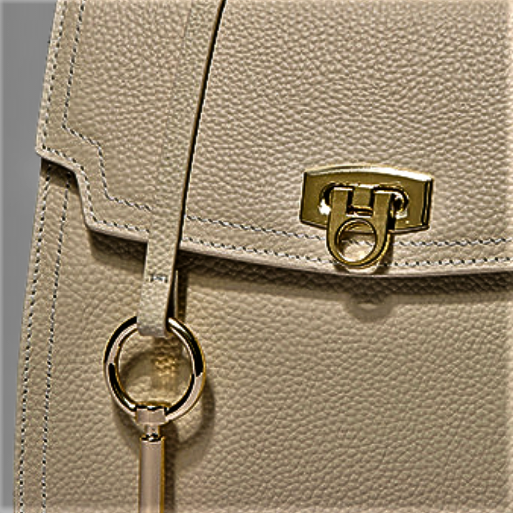 Mini Bolso en Piel de Vaca Auténtica Elegancia y Calidad Artesanal