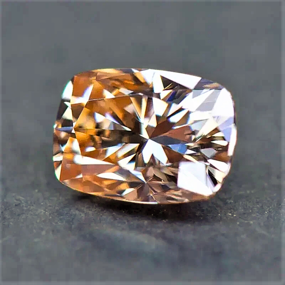 Moissanite Champagne Taglio Cuscino Allungato Certificata