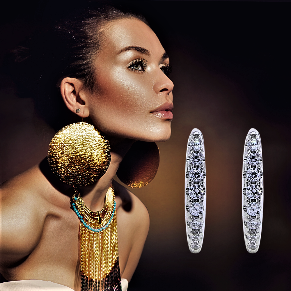 Pendientes "Luna creciente de luz": elegancia discreta y brillante