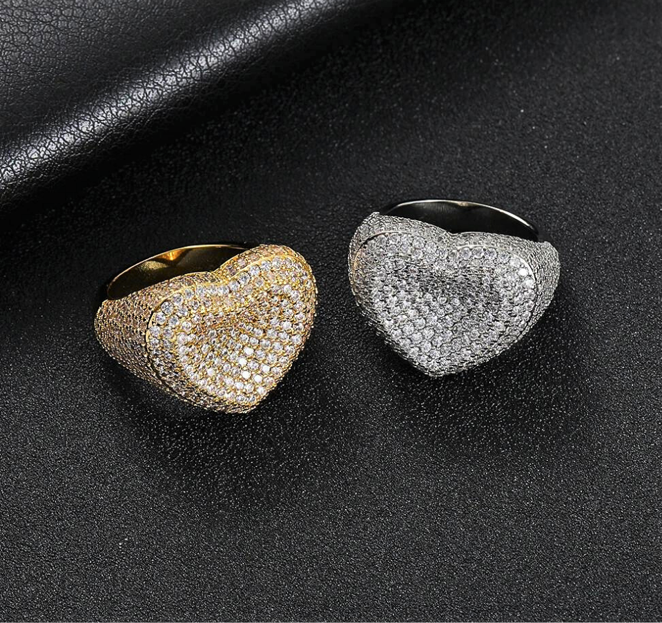 Fascia "Amore Eterno" Trionfo di Luce e Maestria Orafa