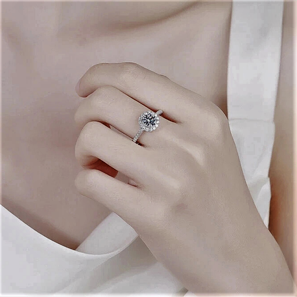 Solitario con Moissanite da 0.50 o 1 carato: 12 Combinazioni di Stile e Luce Infinita