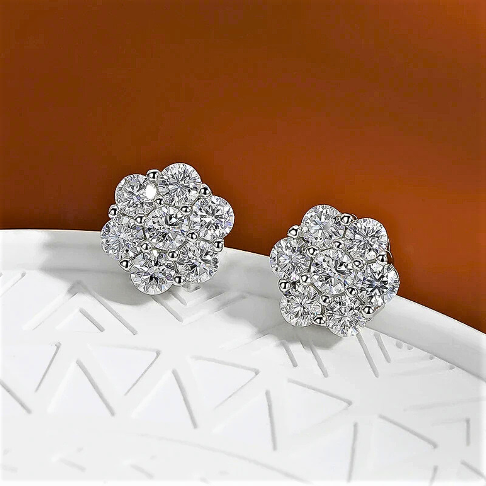 Orecchini a Fiore con 14 Moissaniti: Eleganza Brillante, Stile Senza Tempo
