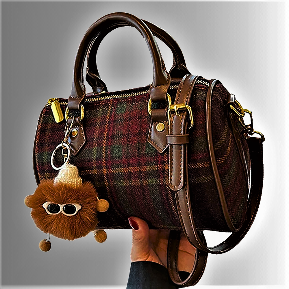 Mini Bag in Stile Scozzese: Eleganza e Trend in Formato Compatto