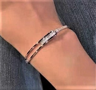 Pulsera “Hebilla Iluminada”: Elegancia en estado puro