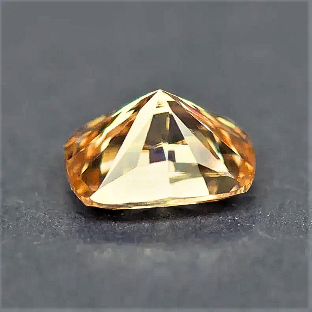 Moissanite Champagne Taglio Cuscino Allungato Certificata