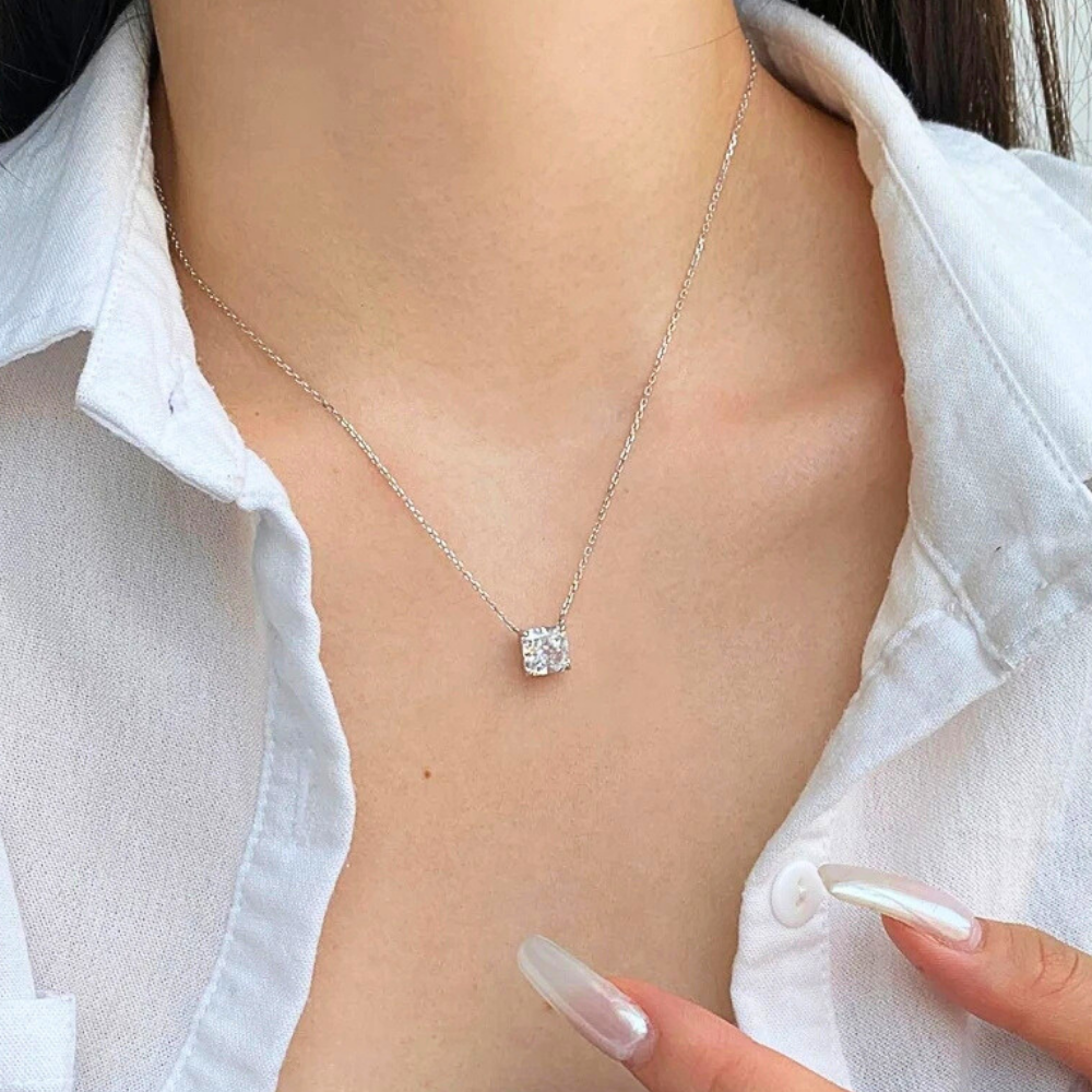 Mini Collezione di Collane con Diamanti e Zaffiri Taglio Asscher
