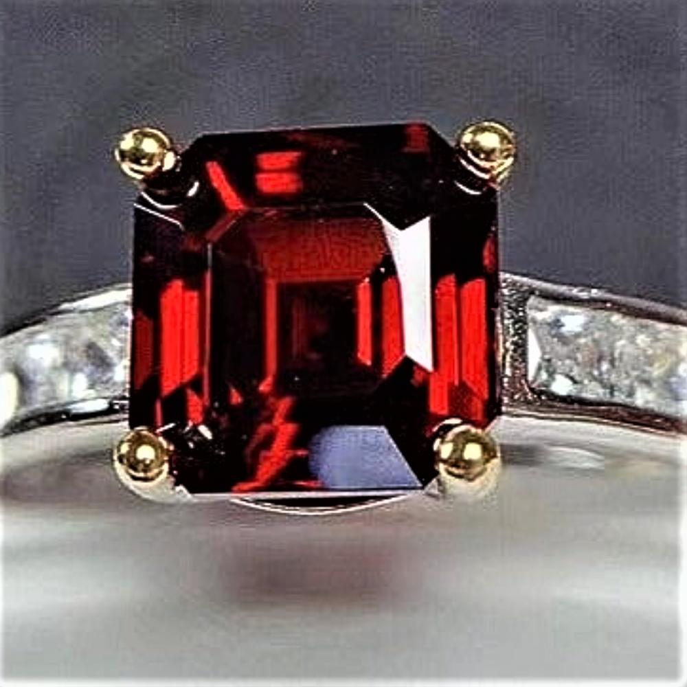 Anello con Granato Naturale dal Mozambico