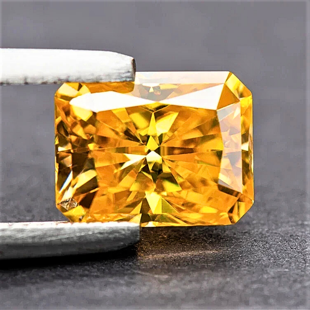 Moissanite Giallo Dorato Taglio Radiant Certificata