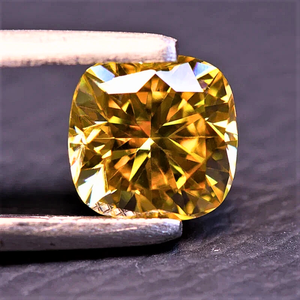 Moissanite Giallo Dorato Taglio Cuscino Certificata