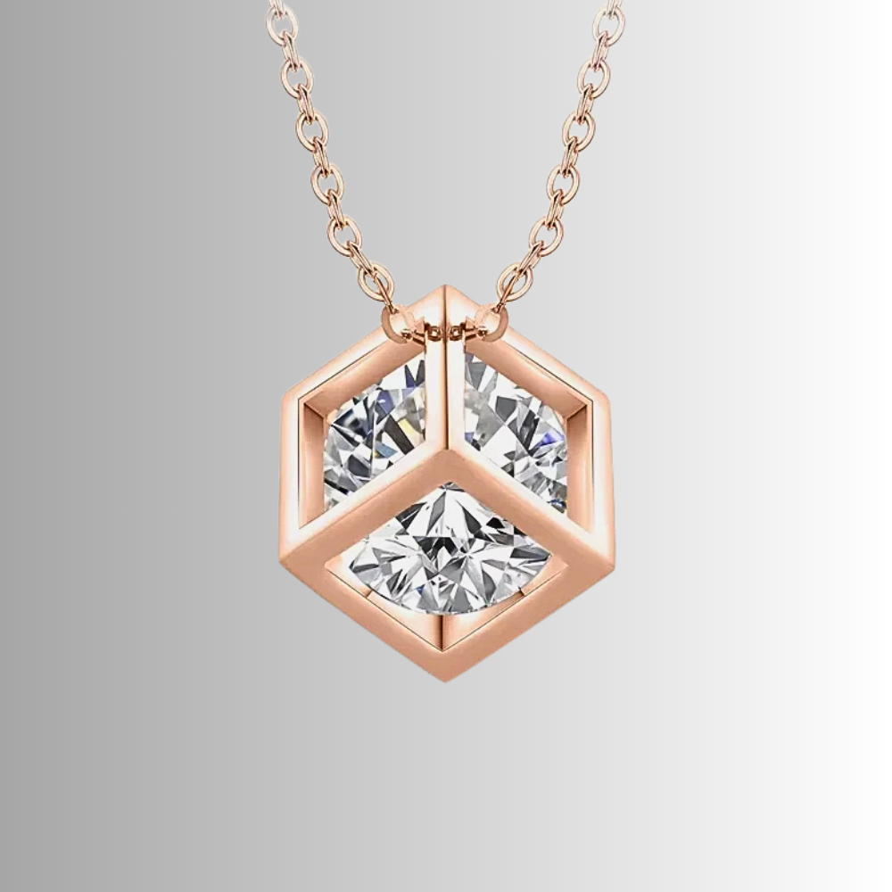 Collana con Ciondolo a Cubo con Moissanite di ct 4,00