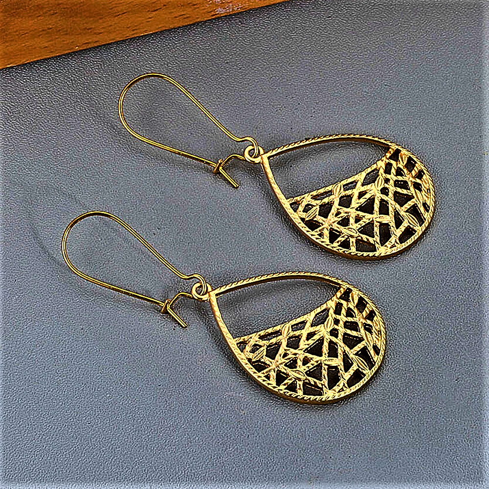 Orecchini Gocce di Rugiada: Eleganza Geometrica