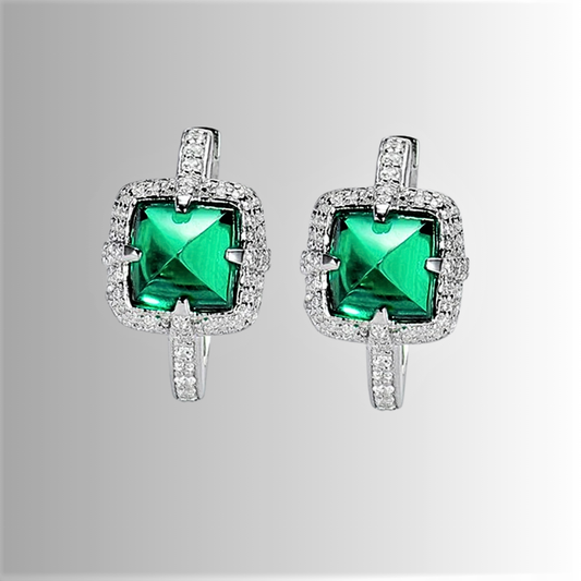 Orecchini con Smeraldi Lab Grown Taglio Sugar Loaf e Brillanti Sintetici