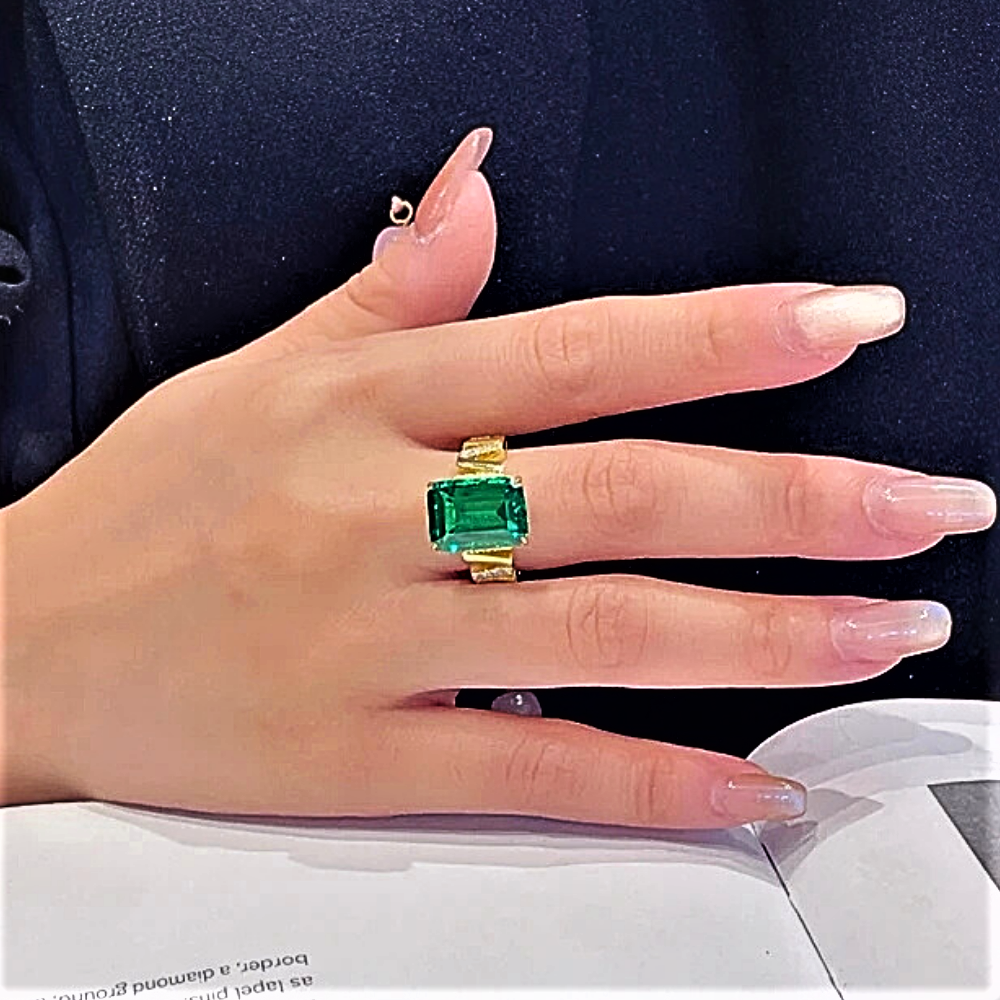 Anello con Smeraldo Coltivato Taglio Smeraldo da 9 ct e Brillanti Lab Grown