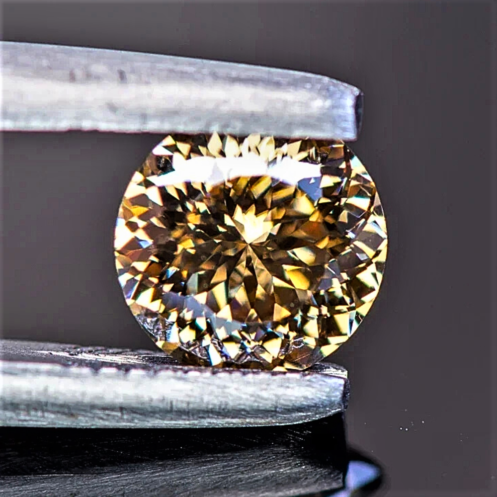 Moissanite Champagne Taglio Brillante con 100 faccette Certificata