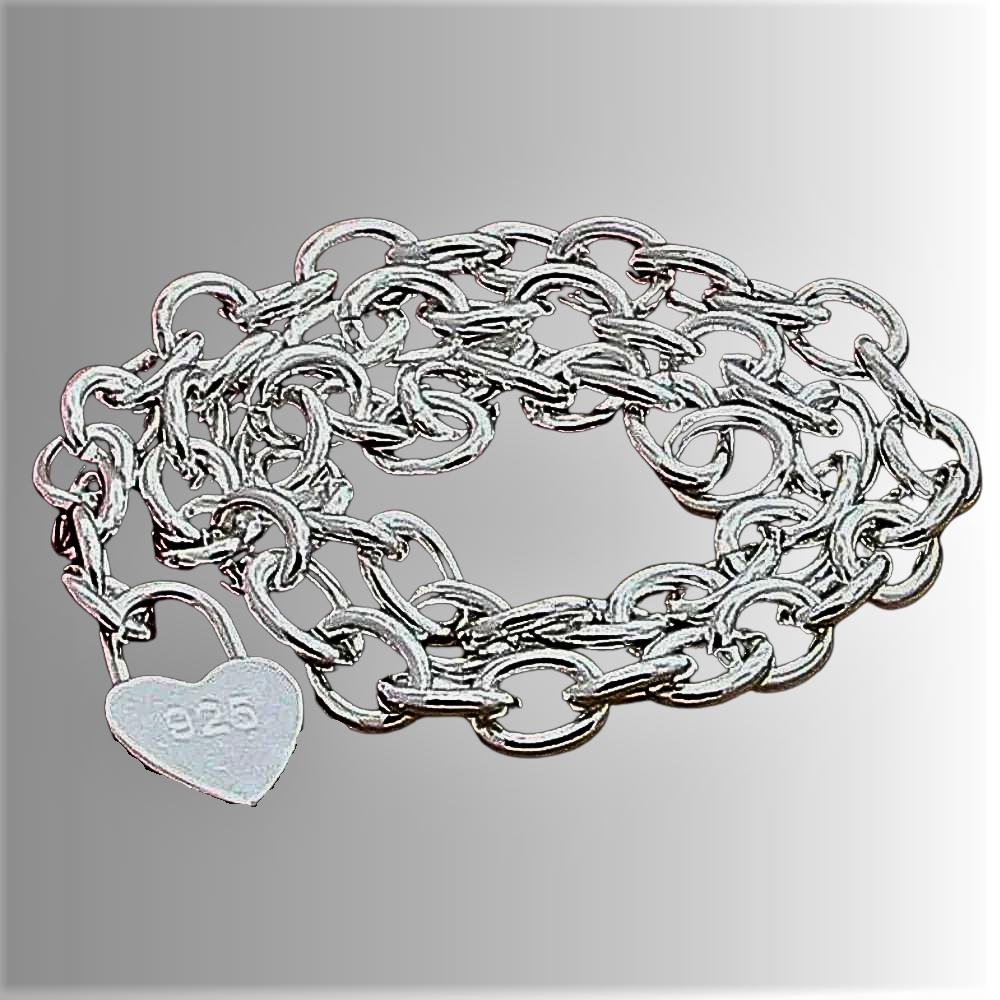 Collana “Amore Sicuro”: L'Eleganza di un Lucchetto d'Amore