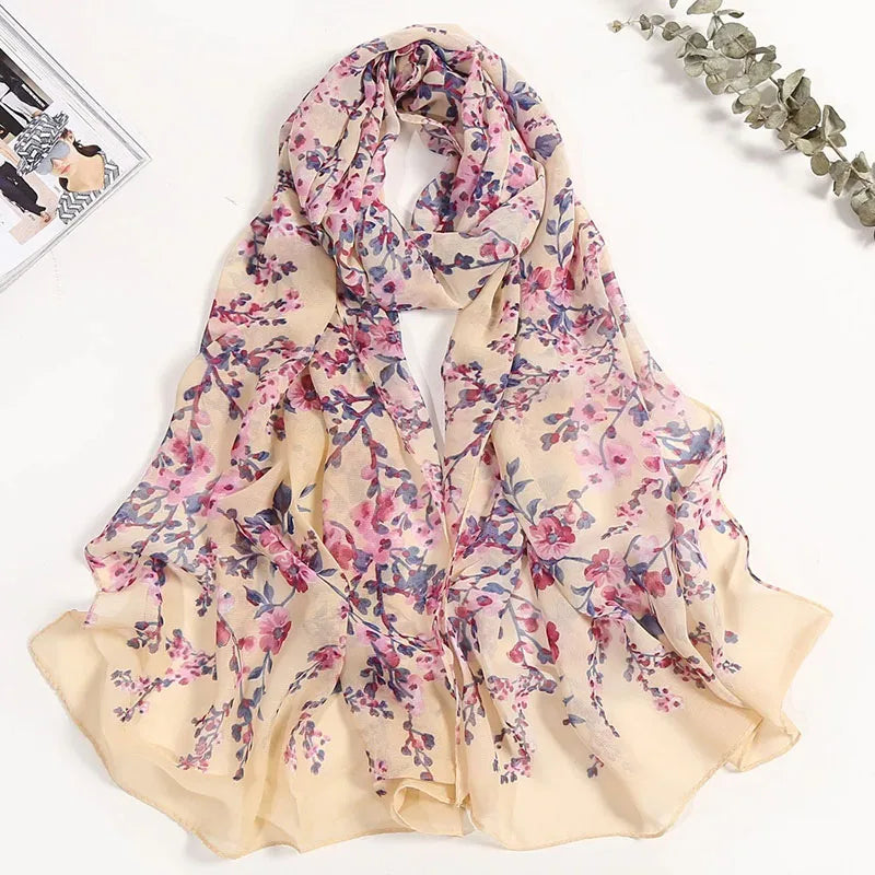 Foulard in Chiffon di Seta a Motivo Floreale