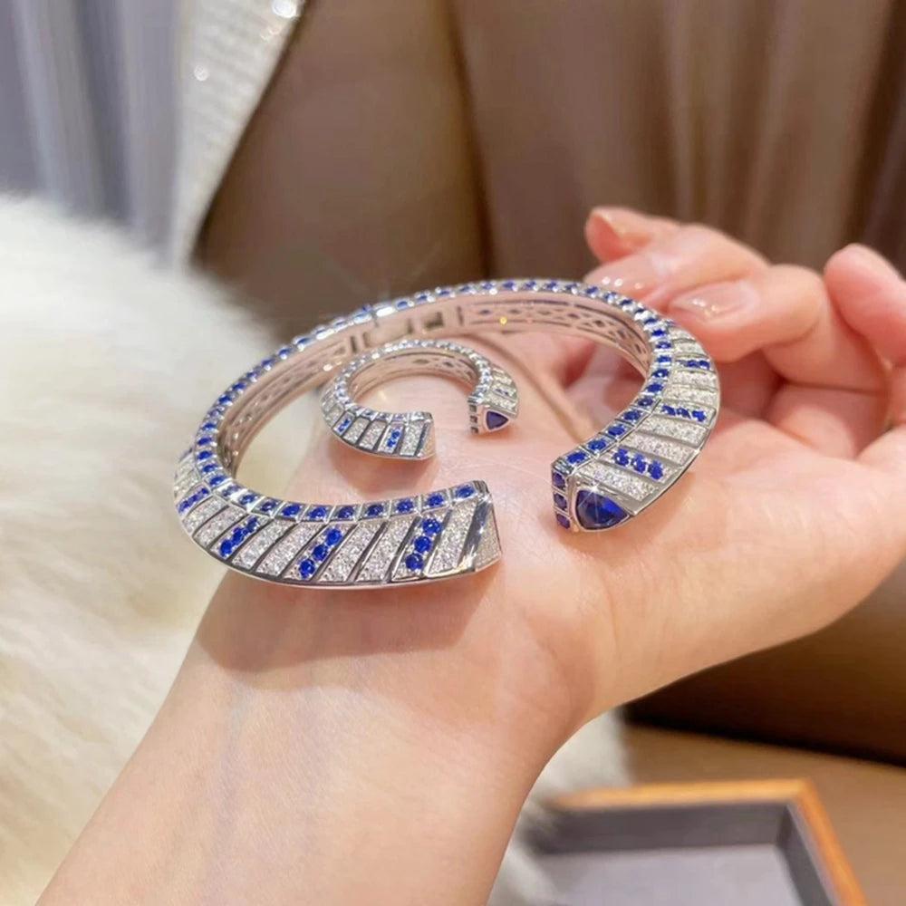 Anello con Zaffiri Coltivati e Brillanti Sintetici ad Alto Contenuto di Carbonio