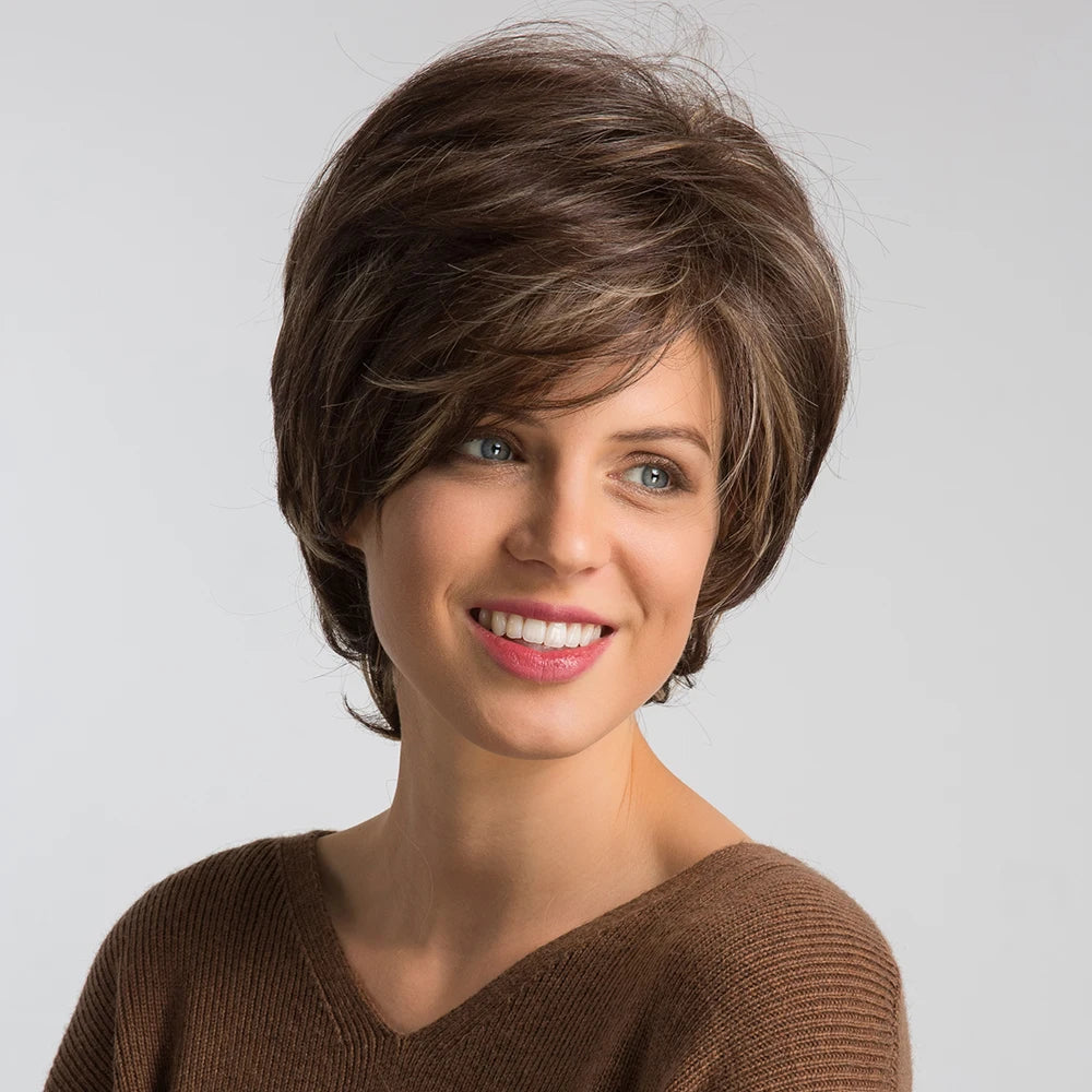 Peluca corta con mechas: estilo, elegancia y comodidad