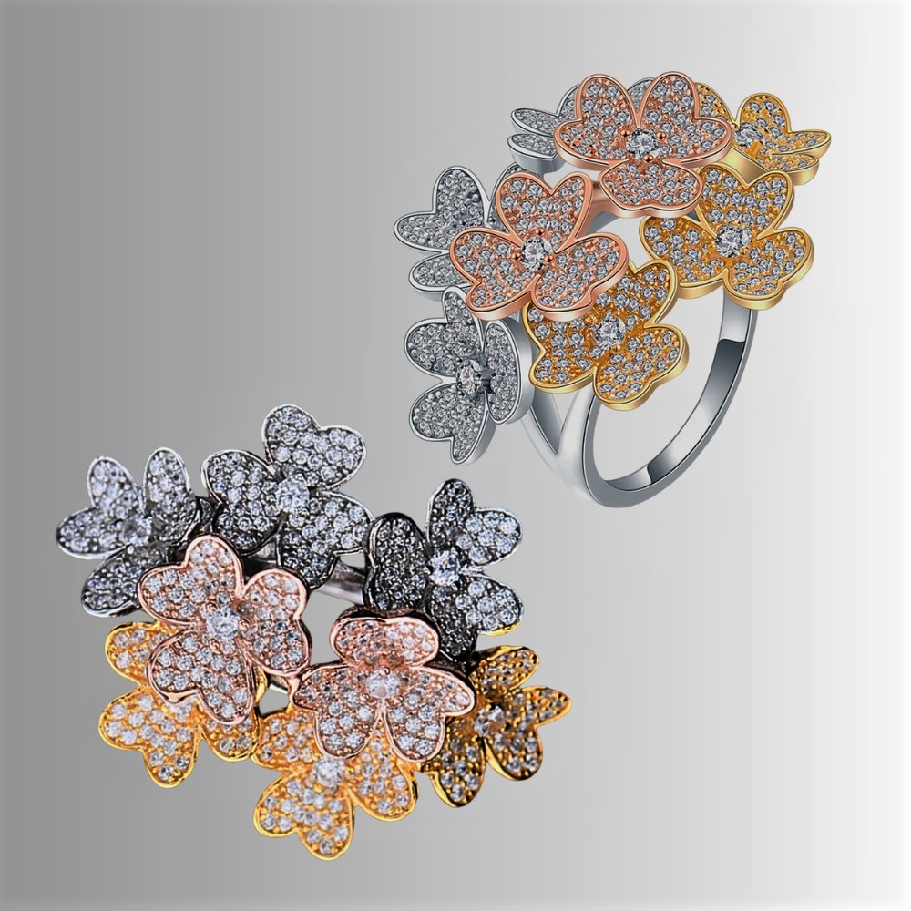 Anello a Trifogli con Brillanti Sintetici ad Alto Contenuto di Carbonio