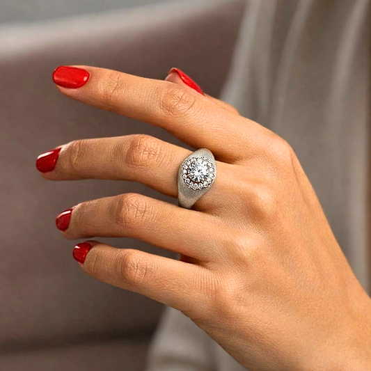 Solitario a Fascia Bombata con Moissanite