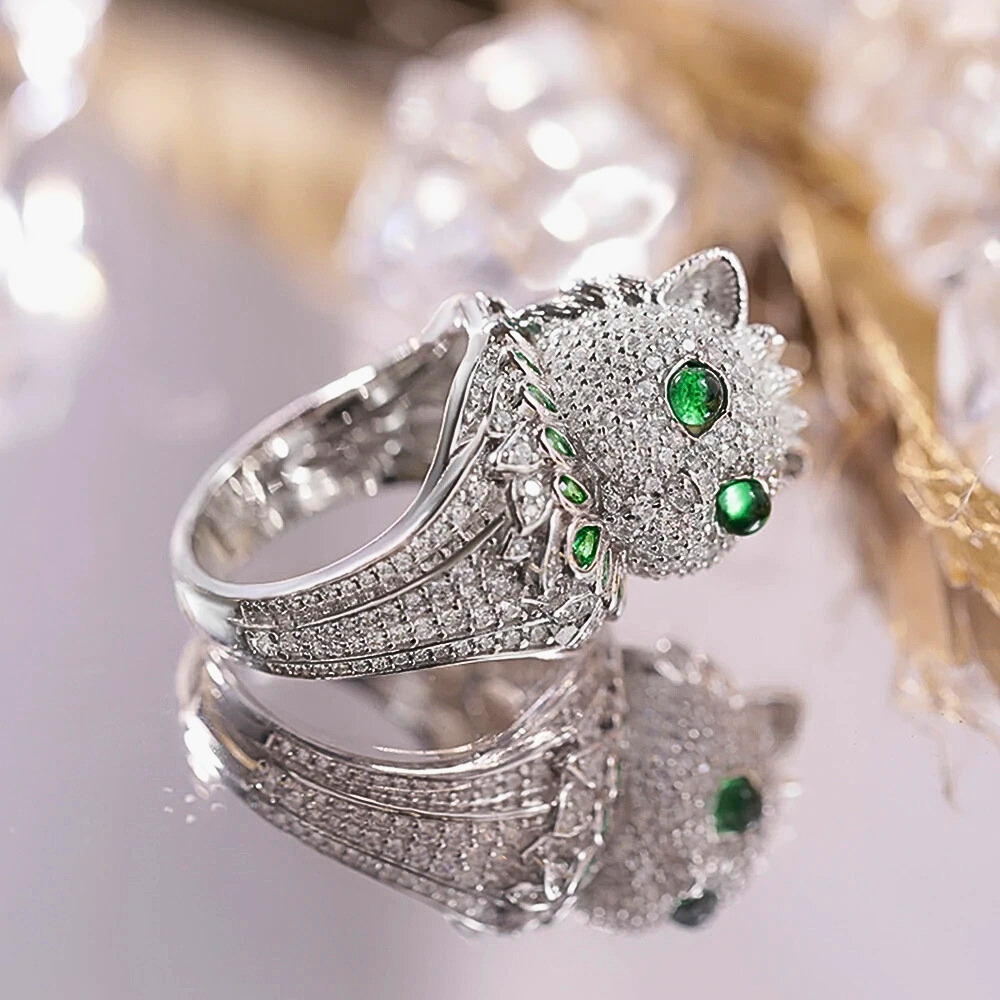 Anello Gattino con Moissaniti Colore Smeraldo e D color
