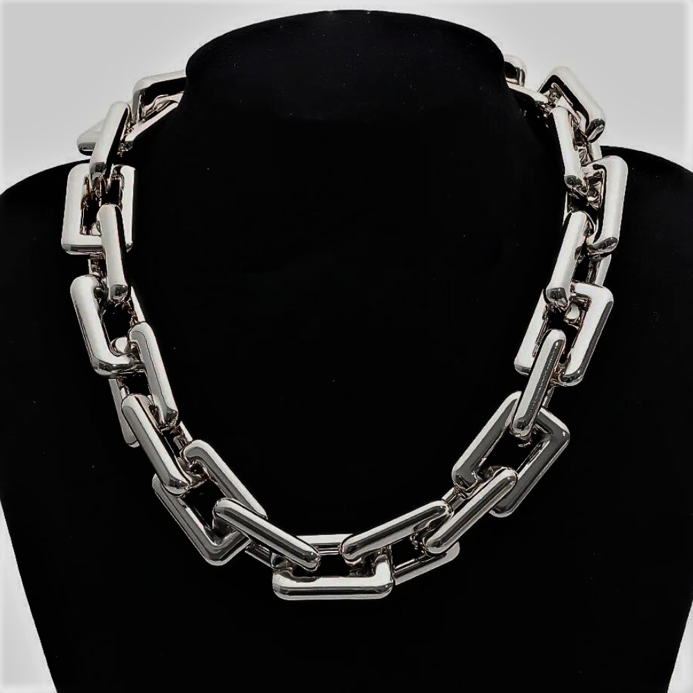 Collana "Rettangoli Luminosi": Eleganza e Audacia per un Look Inconfondibile