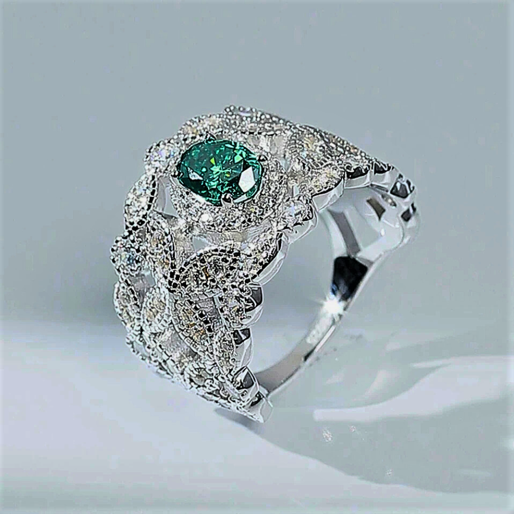Anello "Corona Barocca" con Moissanite Ovale e Diamanti Sintetici