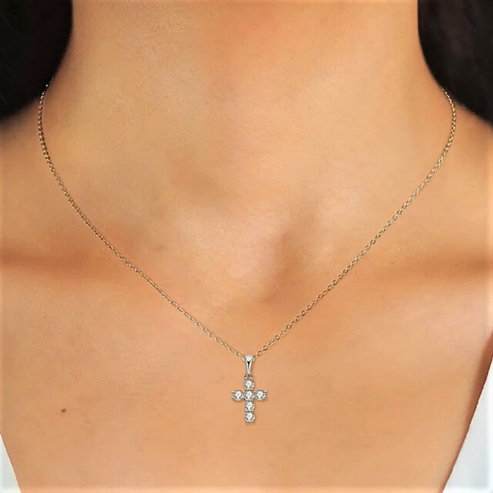 Collana "Croce di Luce" – Simbolo Eterno, Eleganza Contemporanea