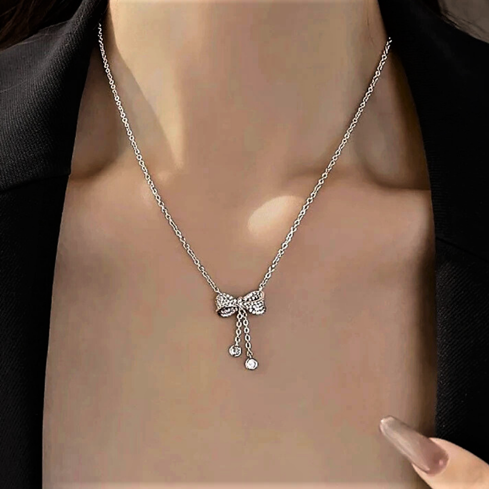 Collana "Fiocco Illuminato" – Leggerezza che Brilla