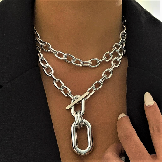 “Double Bond”: Elegancia y originalidad en una sola joya