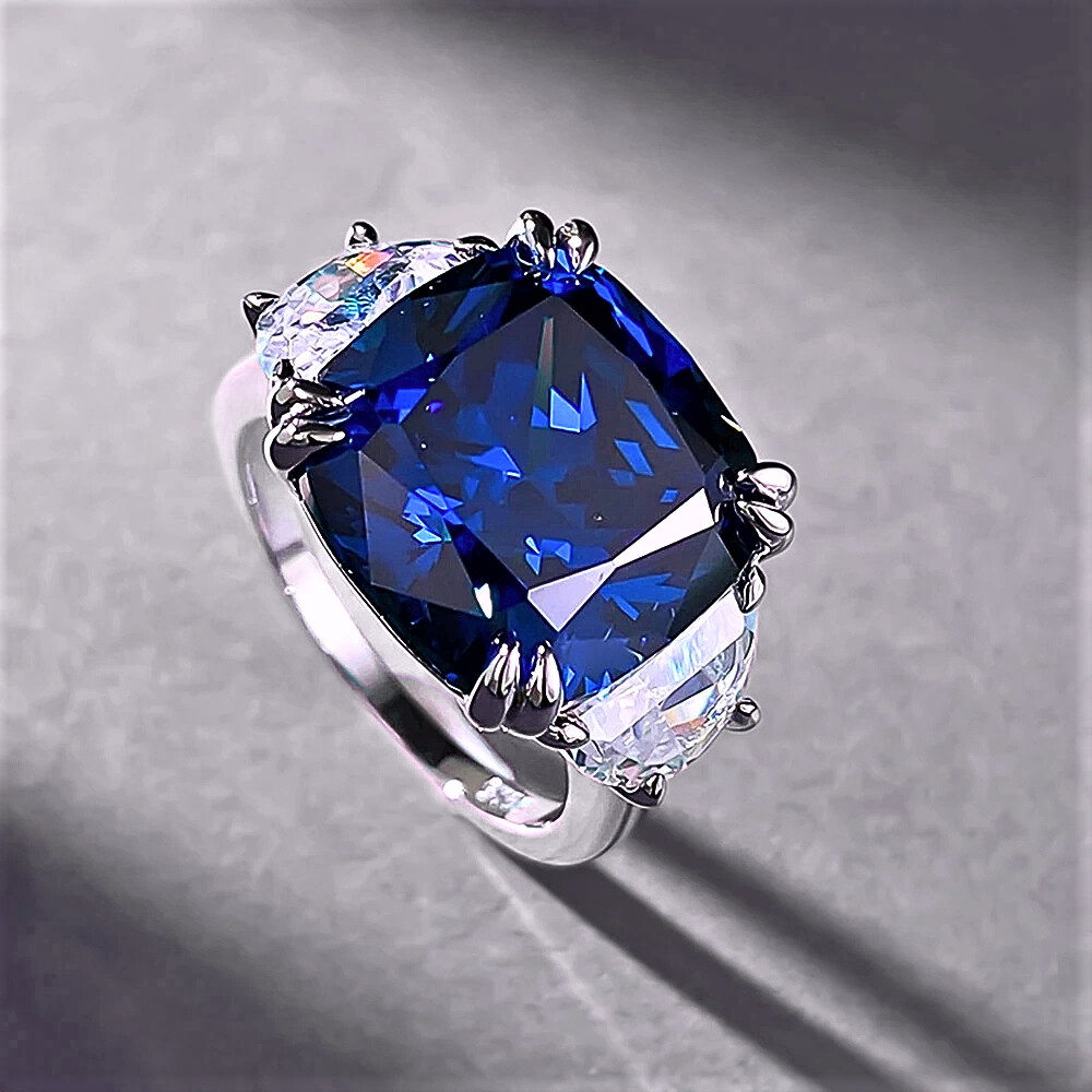 Anello Regalità Scolpita – Zaffiro Royal Blue da ct 10,00 e Diamanti Lab Grown Taglio Trapezio modificato