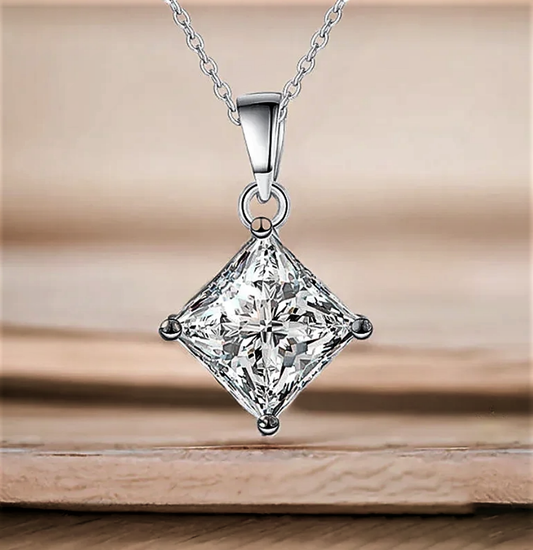 Collana Punto Luce in Moissanite D Color Taglio Princess