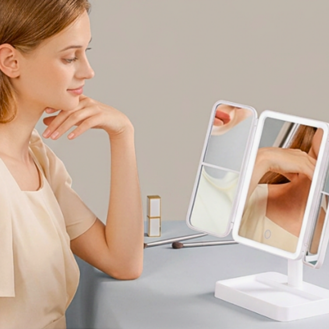 Specchio make-up da tavolo a 3 ante con LED e ingrandimento